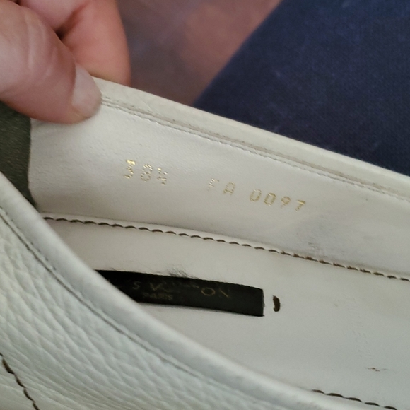 Louis Vuitton IVORY Ballet Flats - Picture 5 of 11